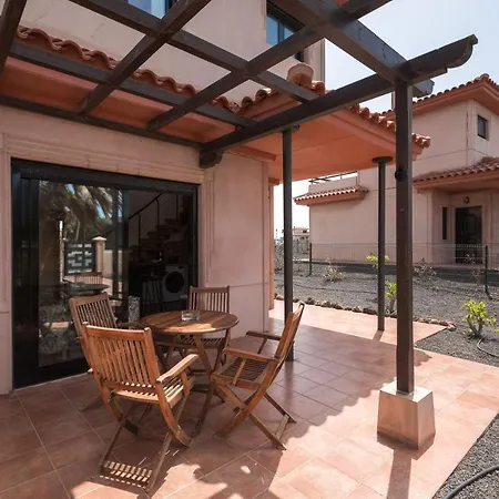 Сasa de vacaciones Home2book Casa Tara Kutir La Oliva